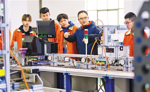 我国建成世界规模最大职业教育体系 培育更多“大国工匠” 我国建成世界规模最大职业教育体系 培育更多“大国工匠”