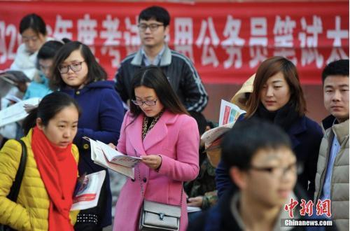 国考报名今日18时截止 过审人数已近百万