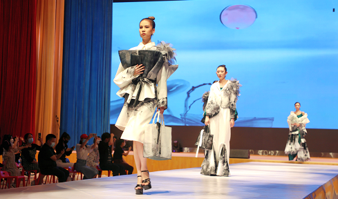 第二十六届“陕服杯”毕业生服装设计展演成功举办 第二十六届“陕服杯”毕业生服装设计展演成功举办