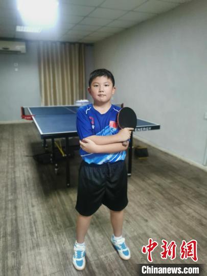 尤晟安从小开始学习打乒乓球 苏丽萍提供