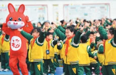 多地中小学春季开学