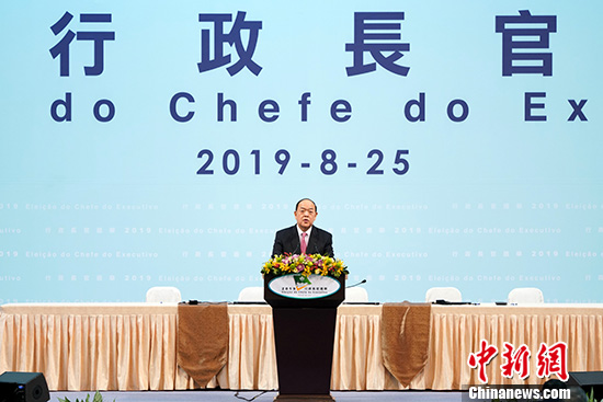 图为澳门行政长官候任人贺一诚发表当选感言。<a target='_blank' href='http://www.chinanews.com/'>中新社</a>记者 张炜 摄