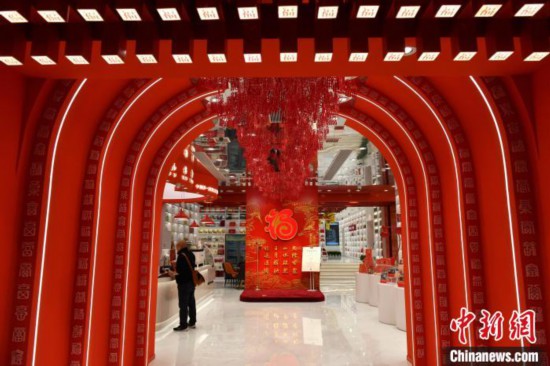 图为书店内带有“福”元素的装饰。　吕明 摄