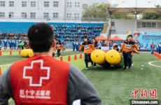 “红气球校园挑战赛”举办 促学生掌握骨折固定、心肺复苏等技能