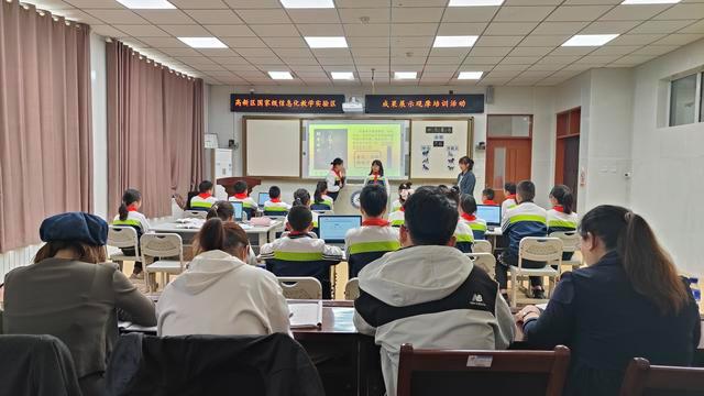 郑州市信息技术学校参加郑州市职业教育活动周启动仪式