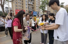 为青春作答 为梦想护航——2023年高考首日见闻