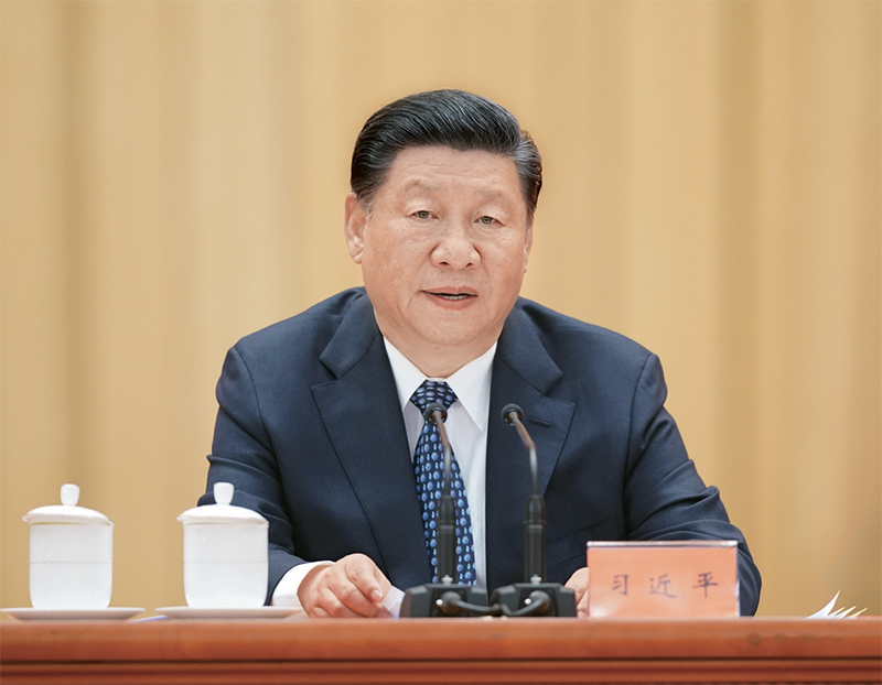 ></p><p>　　<span >2021年5月28日，中国科学院第二十次院士大会、中国工程院第十五次院士大会和中国科学技术协会第十次全国代表大会在北京人民大会堂隆重召开。中共中央总书记、国家主席、中央军委主席习近平出席大会并发表重要讲话。（新华社记者 李响/摄）</span></p><p>　　<strong>第一，强化基础研究前瞻性、战略性、系统性布局。</strong>基础研究处于从研究到应用、再到生产的科研链条起始端，地基打得牢，科技事业大厦才能建得高。加强基础研究要突出前瞻性、战略性需求导向，优化资源配置和布局结构，为创新发展提供基础理论支撑和技术源头供给。</p><p>　　要坚持“四个面向”，坚持目标导向和自由探索“两条腿走路”，把世界科技前沿同国家重大战略需求和经济社会发展目标结合起来，统筹遵循科学发展规律提出的前沿问题和重大应用研究中抽象出的理论问题，凝练基础研究关键科学问题。要把握科技发展趋势和国家战略需求，加强基础研究重大项目可行性论证和遴选评估，充分尊重科学家意见，把握大趋势、下好“先手棋”。要强化国家战略科技力量，有组织推进战略导向的体系化基础研究、前沿导向的探索性基础研究、市场导向的应用性基础研究，注重发挥国家实验室引领作用、国家科研机构建制化组织作用、高水平研究型大学主力军作用和科技领军企业“出题人”、“答题人”、“阅卷人”作用。要优化基础学科建设布局，支持重点学科、新兴学科、冷门学科和薄弱学科发展，推进学科交叉融合和跨学科研究，构筑全面均衡发展的高质量学科体系。</p><p>　　<strong>第二，深化基础研究体制机制改革。</strong>世界已经进入大科学时代，基础研究组织化程度越来越高，制度保障和政策引导对基础研究产出的影响越来越大。我国支持基础研究和原始创新的体制机制已基本建立但尚不完善，必须优化细化改革方案，发挥好制度、政策的价值驱动和战略牵引作用。</p><p>　　要稳步增加基础研究财政投入，通过税收优惠等多种方式激励企业加大投入，鼓励社会力量设立科学基金、科学捐赠等多元投入，提升国家自然科学基金及其联合基金资助效能，建立完善竞争性支持和稳定支持相结合的基础研究投入机制。要优化国家科技计划基础研究支持体系，完善基础研究项目组织、申报、评审和决策机制，实施差异化分类管理和国际国内同行评议，组织开展面向重大科学问题的协同攻关，鼓励自由探索式研究和非共识创新研究。要处理好新型举国体制与市场机制的关系，健全同基础研究长周期相匹配的科技评价激励、成果应用转化、科技人员薪酬等制度，长期稳定支持一批基础研究创新基地、优势团队和重点方向，打造原始创新策源地和基础研究先锋力量。提高基础研究投入是大趋势，同时要考虑国家财力，保持合理投入强度，加强实施过程绩效评估，确保“好钢用在刀刃上”。</p><p>　　<strong>第三，建设基础研究高水平支撑平台。</strong>过去很长一段时间，我国基础研究存在题目从国外学术期刊上找、仪器设备从国外进口、取得成果后再花钱到国外期刊和平台上发表的“两头在外”问题。近年来，我国着力打造世界一流科技期刊、建成一批大国重器，基础研究支撑平台建设取得长足进步，但是从根本上破解“两头在外”问题还任重道远。</p><p>　　我们要协同构建中国特色国家实验室体系，布局建设基础学科研究中心，加快建设基础研究特区，超前部署新型科研信息化基础平台，形成强大的基础研究骨干网络。要科学规划布局前瞻引领型、战略导向型、应用支撑型重大科技基础设施，强化设施建设事中事后监管，完善全生命周期管理，全面提升开放共享水平和运行效率。要打好科技仪器设备、操作系统和基础软件国产化攻坚战，鼓励科研机构、高校同企业开展联合攻关，提升国产化替代水平和应用规模，争取早日实现用我国自主的研究平台、仪器设备来解决重大基础研究问题。要加快培育世界一流科技期刊，建设具有国际影响力的科技文献和数据平台，发起高水平国际学术会议，鼓励重大基础研究成果率先在我国期刊、平台上发表和开发利用。</p><p style=