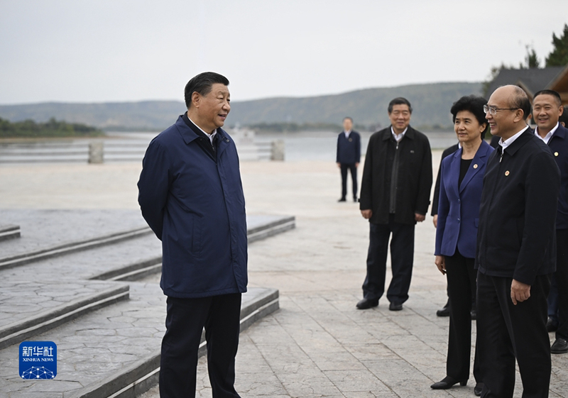 > </span></p><p>　　<span >9月6日至8日，中共中央总书记、国家主席、中央军委主席习近平在黑龙江考察。这是6日下午，习近平在大兴安岭地区漠河市北极村考察。（新华社记者 谢环驰/摄）</span></p><p style=