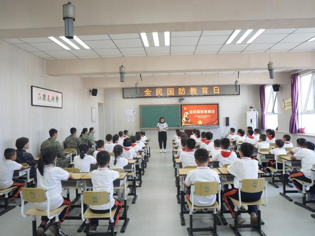北京市第十中学教育集团║北宫小学 关注国防 强国有我